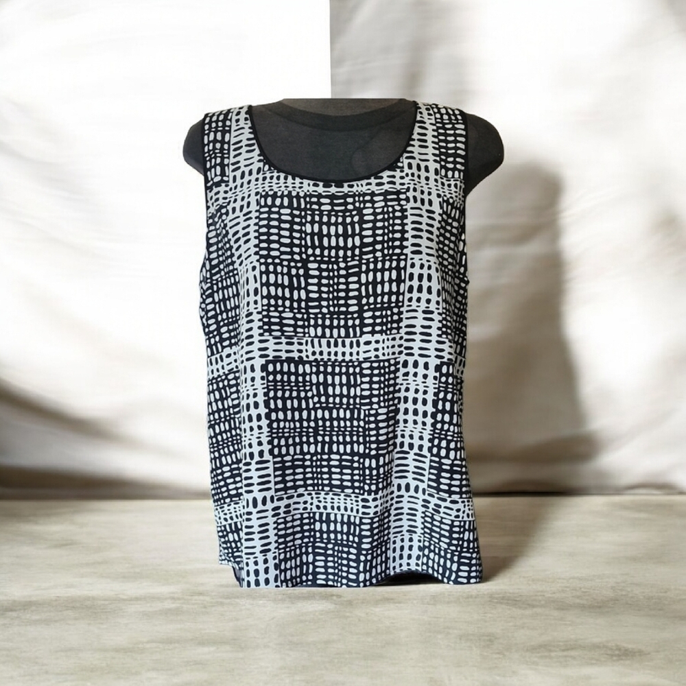 Black and White Patterned Women's Top